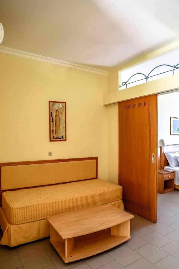 Coloma Apartments Pefkos Pefki Esterno foto